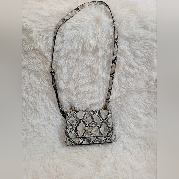 Guess women Faux Snake Skin Handbag Convertible Crossbody flap bag - Picture 1 of 8